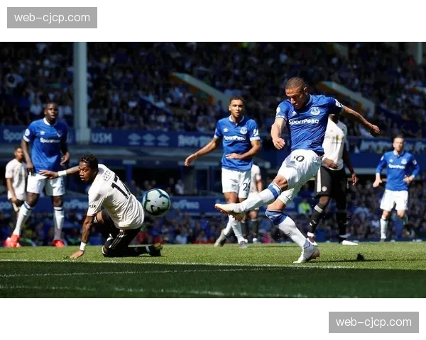 埃弗顿恩迪亚耶完成九次拼抢，中场拦截效率显著