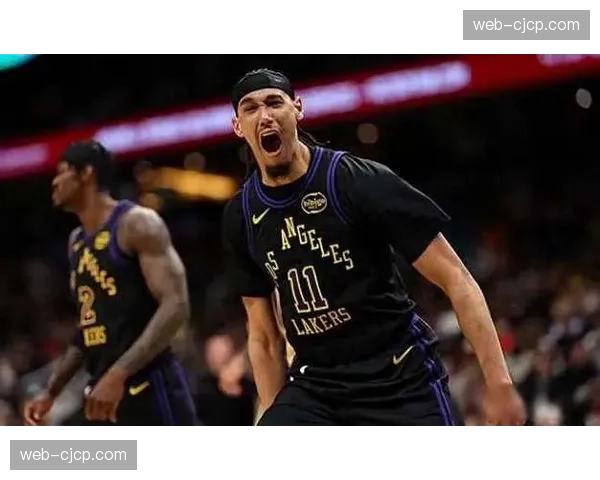 湖人范德比尔特海斯内线轮换 提供前场篮板与护框