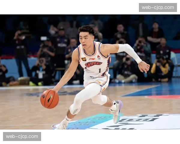 李添荣16分稳定输出 上海年轻后卫得分效率可观